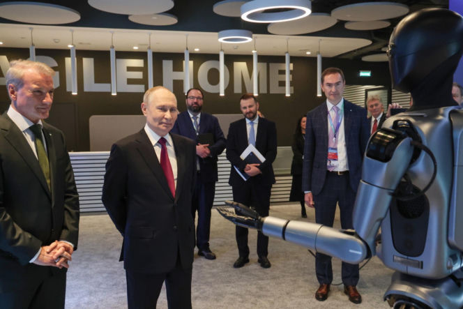 Robot podszedł do Putina! Nie zgadniesz, co zrobił potem