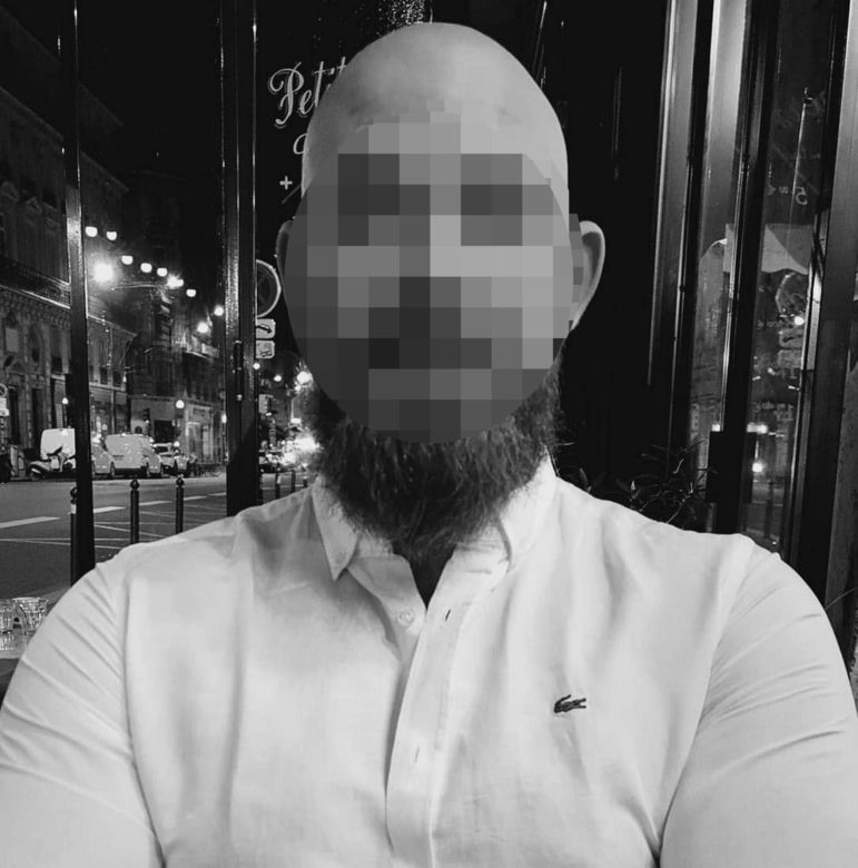 Maciek zginął od ciosów nożem na Nowym Świecie. Jego grób utonął w kwiatach