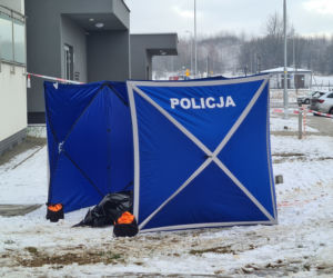 Rzeszów. Ciało 47-latki z ranami kłutymi przed blokiem! 42-latek zatrzymany po obławie