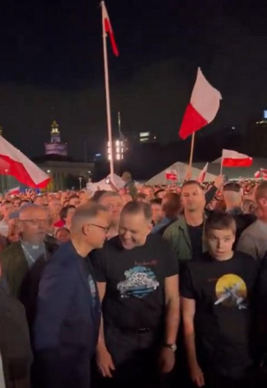 Karol Nawrocki śpiewa (nie)zakazane piosenki