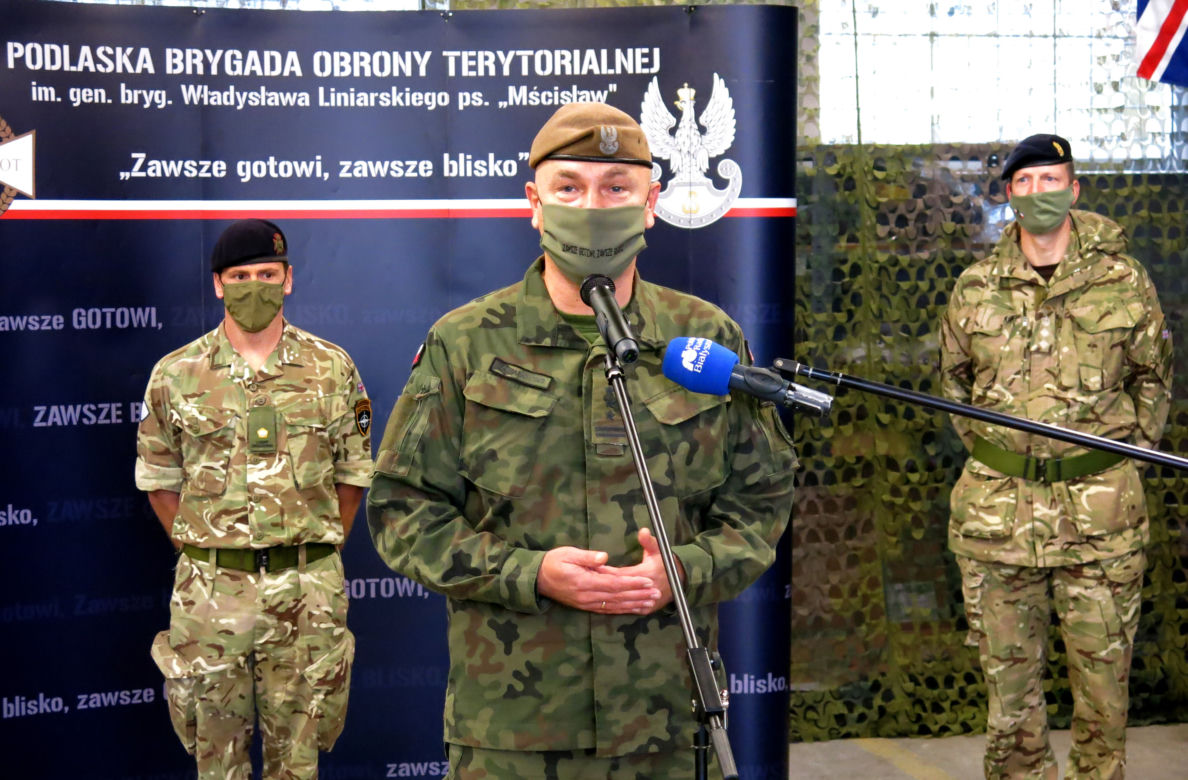 Białystok. Brytyjski oficer mjr Luke Dodington otrzymał Srebrny Medal Wojska Polskiego