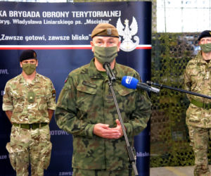 Białystok. Brytyjski oficer mjr Luke Dodington otrzymał Srebrny Medal Wojska Polskiego