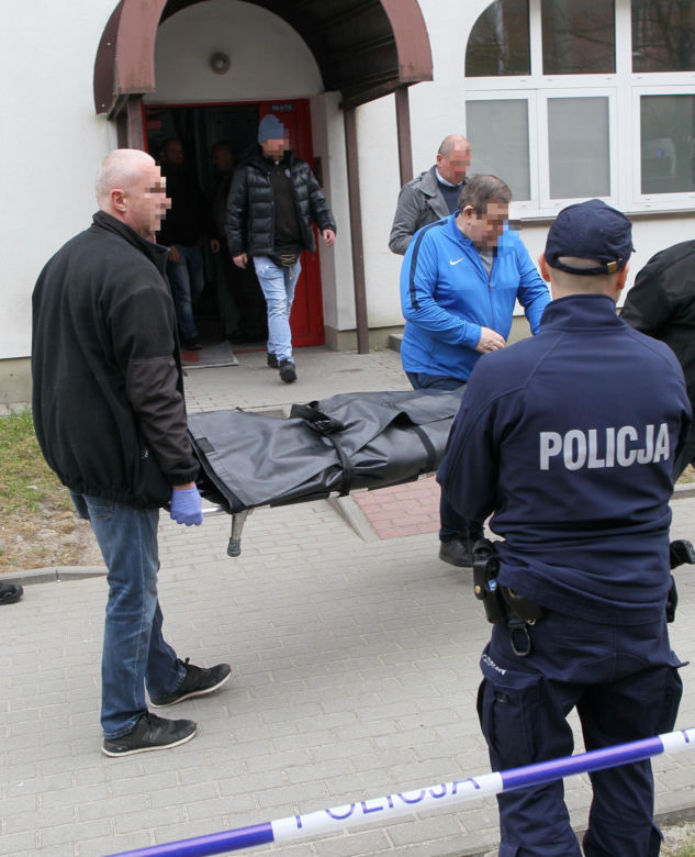 Przerażająca relacja sąsiadów, W mieszkaniu w Wołominie znaleziono ciała dwóch osób, ranny 19-latek w szpitalu