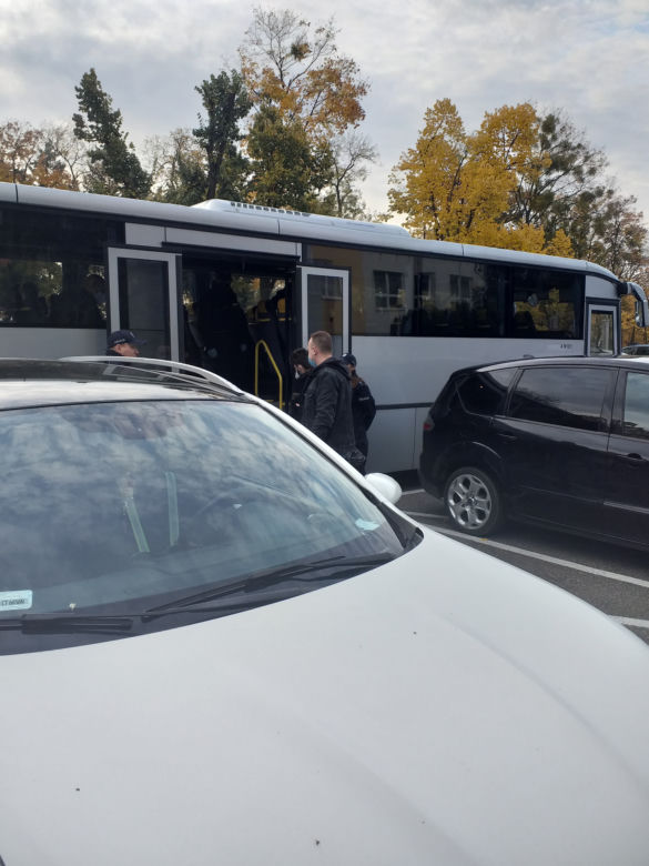 Irakijczycy wywożeni z komendy policji w Toruniu