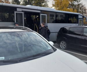 Irakijczycy wywożeni z komendy policji w Toruniu