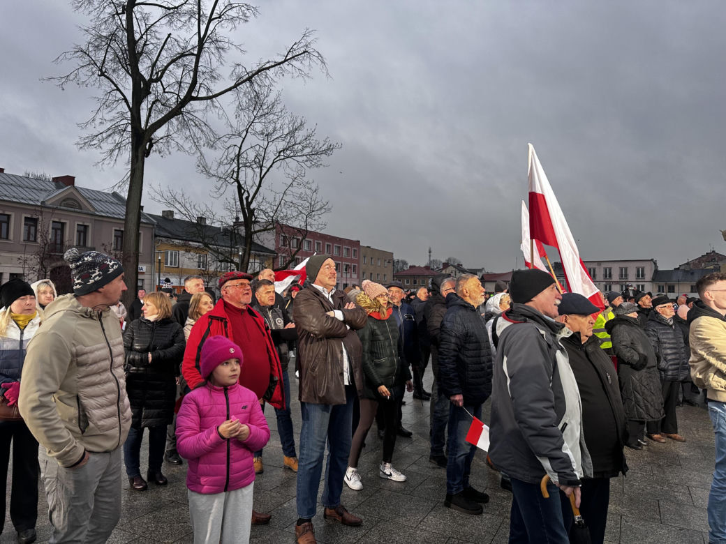 Chaos w Końskich. Dwie debaty prezydenckie, tłumy ludzi na rynku 
