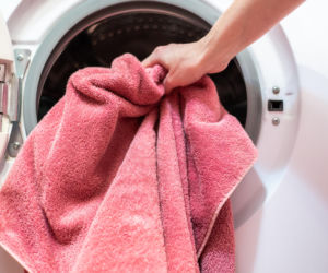 Jak często prać ręczniki? Ta prosta zasada chroni przed trądzikiem i grzybicą