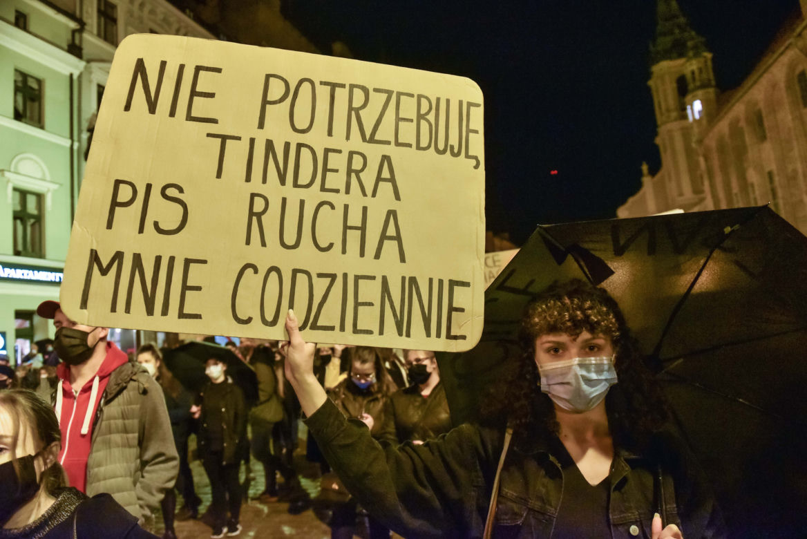Strajk kobiet w Toruniu. Tańce, straż pod kościołem i wiele więcej - środa (28.10.2020)