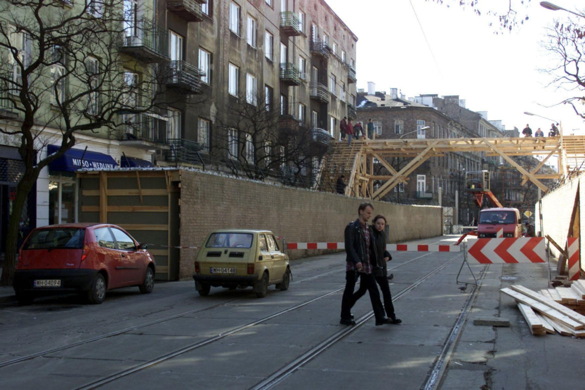 Budowa scenografii do filmu "Pianista" na Pradze-Północ (2001 r.)