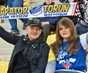 PRES Grupa Dewloperska Toruń - Abramczyk Polonia Bydgoszcz, zdjęcia kibiców i zawodników z pożegnania Adriana Miedzińskiego