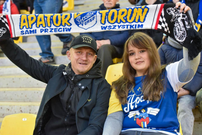 PRES Grupa Dewloperska Toruń - Abramczyk Polonia Bydgoszcz, zdjęcia kibiców i zawodników z pożegnania Adriana Miedzińskiego