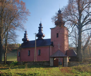 To jedna z najmniejszych wsi w Małopolsce. Znajduje się w niej zaledwie 16 domów