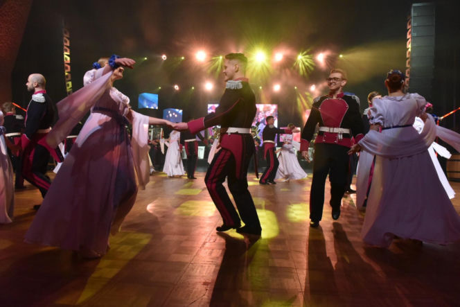 XIV Marszałkowski Bal Dobroczynny w CKK Jordanki. Zdjęcia ze środka. Efektowne kreacje VIP-ów