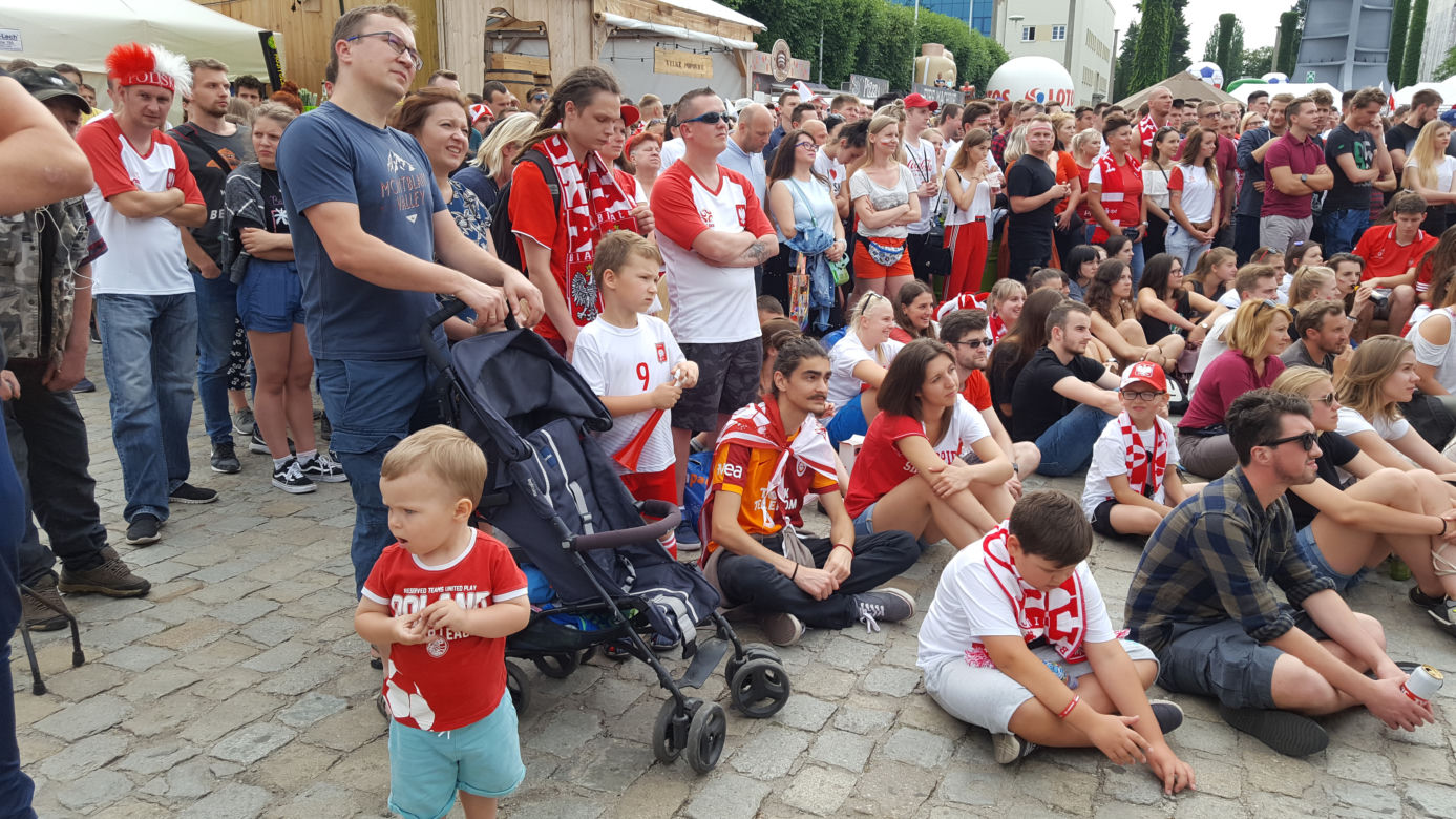 Strefa kibica przed Halą Stulecia