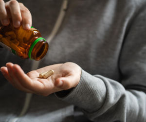 Jak przyjmować cynk, żeby naprawdę działał? Tego nie rób przed połknięciem tabletki