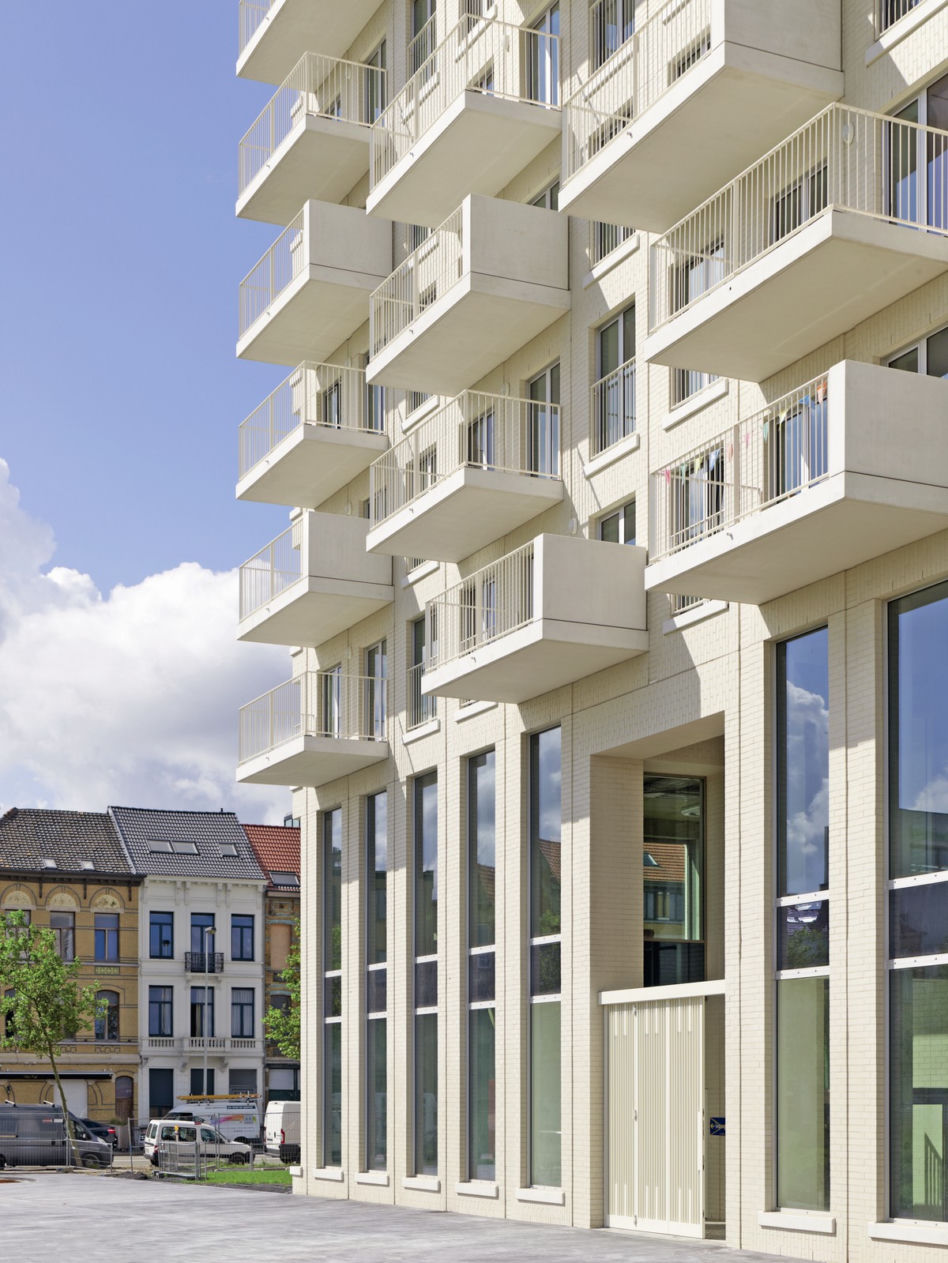 Klinkierowa wieża w Antwerpii