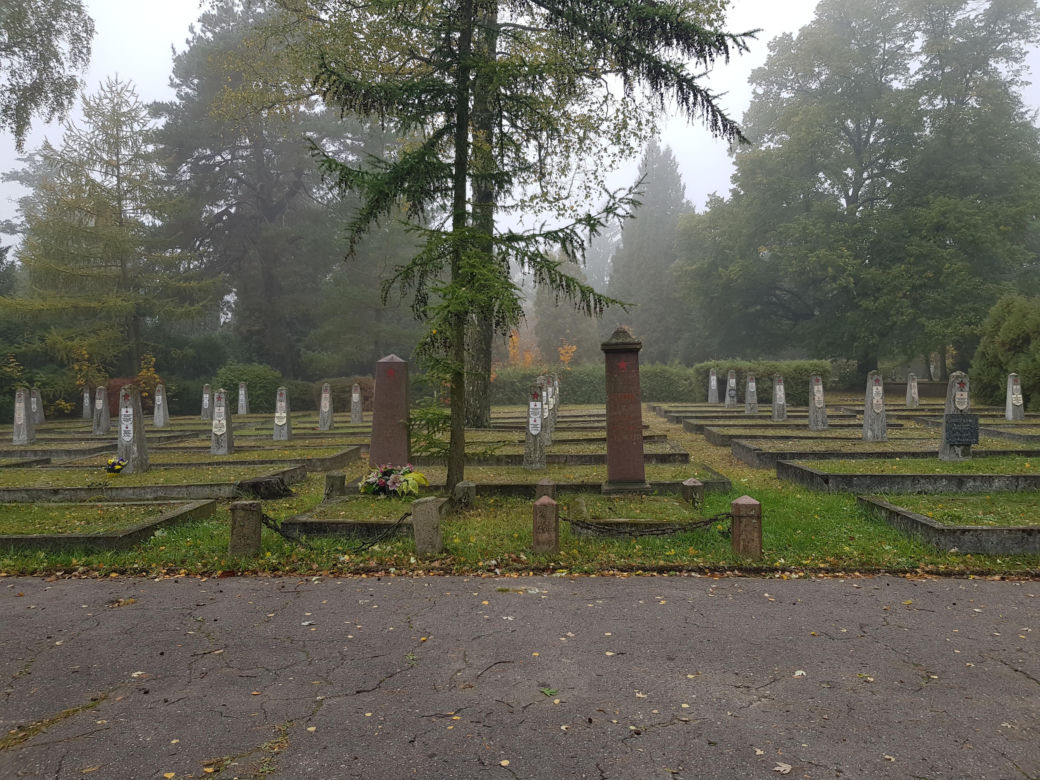 Zrobiliśmy spacer po białostockich nekropoliach. Sprawdź w jakim stanie są nagrobki historycznych postaci [ZDJĘCIA]