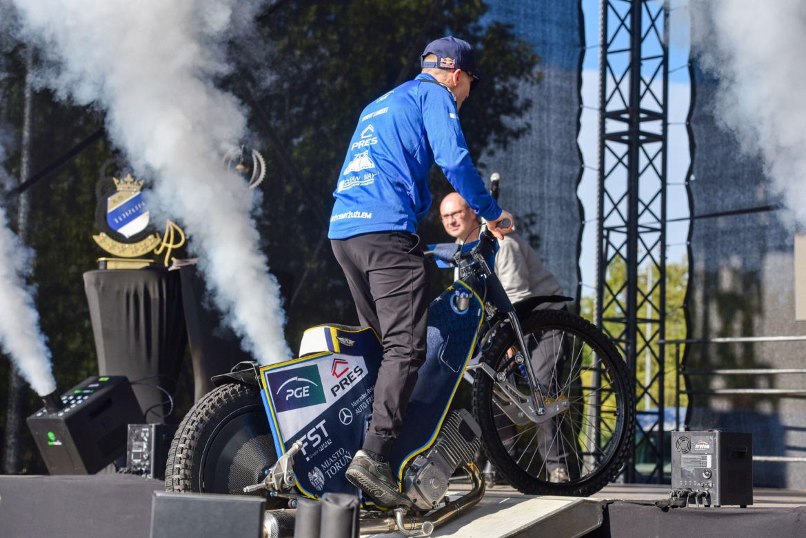Tak PRES Toruń świętował mistrzostwo z kibicami! Feta pod Motoareną