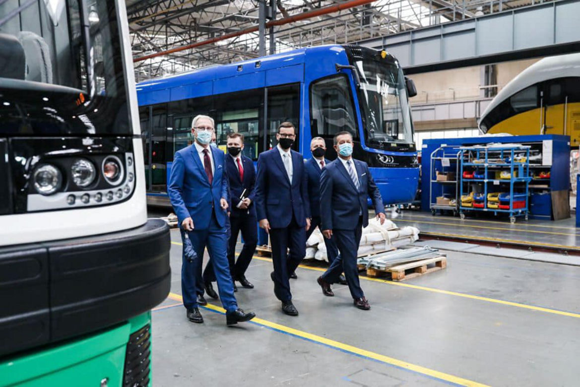 Mateusz Morawiecki w zakładzie PESA Bydgoszcz SA.