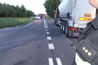 Podlaskie: Motocyklista zderzył się z dwoma tirami. Był kompletnie pijany [ZDJĘCIA]
