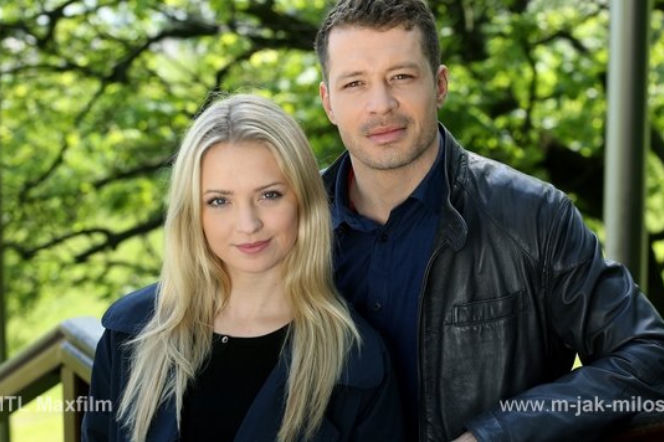 M jak miłość. Joasia (Barbara Kurdej-Szatan), Tomek (Andrzej Młynarczyk)