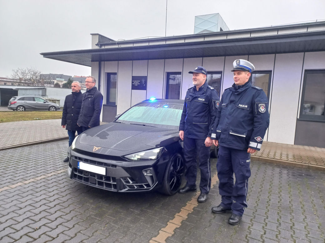 Posypały się pierwsze mandaty. Policja z Leszna ma nowy nieoznakowany radiowóz