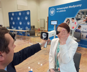 Uniwersytet Medyczny ma nowy sprzęt. W ręku mieści się cały gabinet okulistyczny [GALERIA]