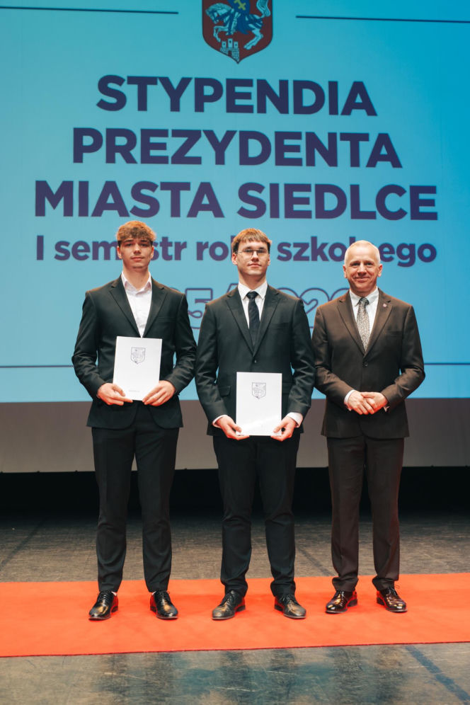 Najzdolniejsi uczniowie odebrali stypendia Prezydenta Miasta Siedlce