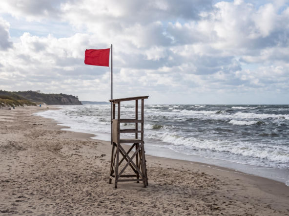 Sinice Trzęsacz. Czy w Trzęsaczu można się kąpać 28.07? Flaga, warunki pogodowe