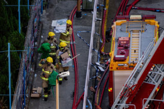 Hongkong pogrążony w żałobie po tragicznym pożarze wieżowców. Liczba ofiar wzrosła do 146