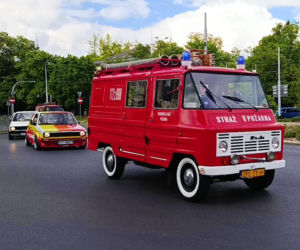 Parada zabytkowych aut przejechała przez Szczecin. Mieszkańcy przecierali oczy ze zdumienia