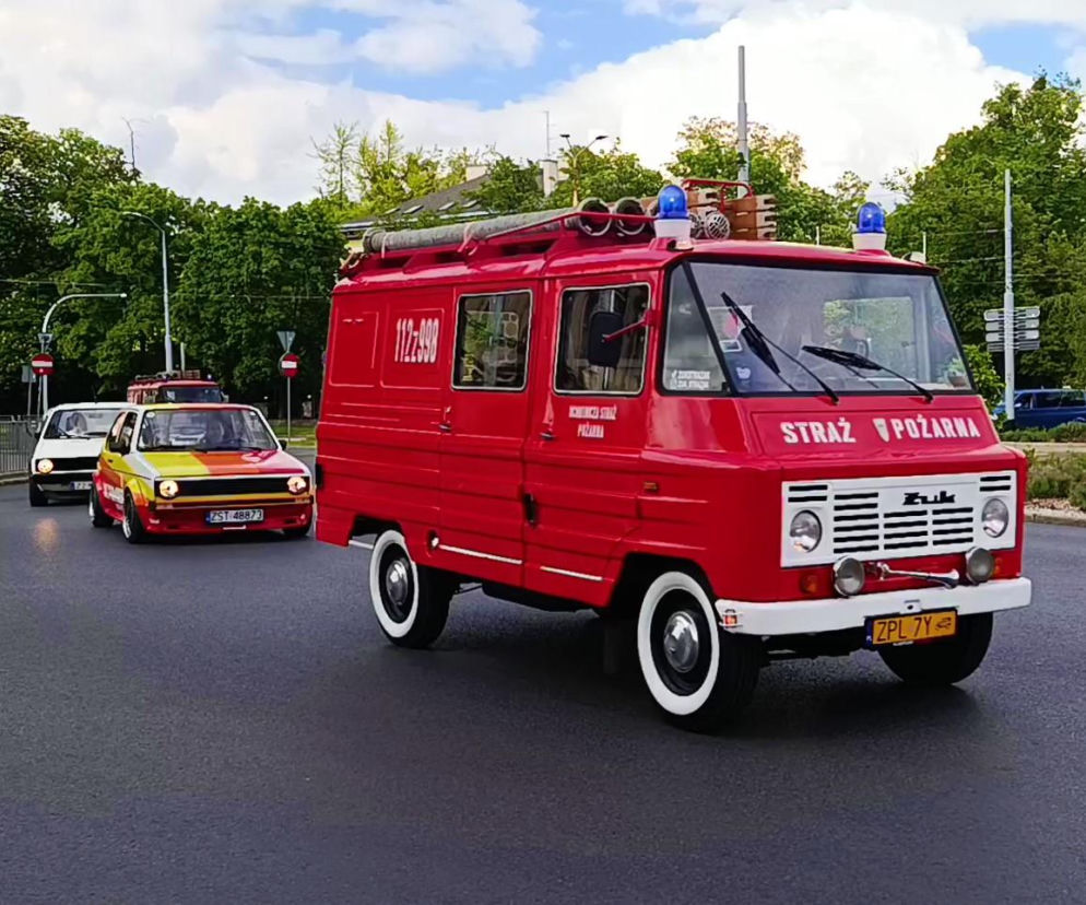 Wielka parada zabytkowych aut na ulicach Szczecina. Mieszkańcy nie kryli zachwytu