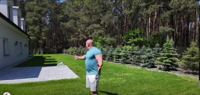Robert Burneika sprzedaje willę