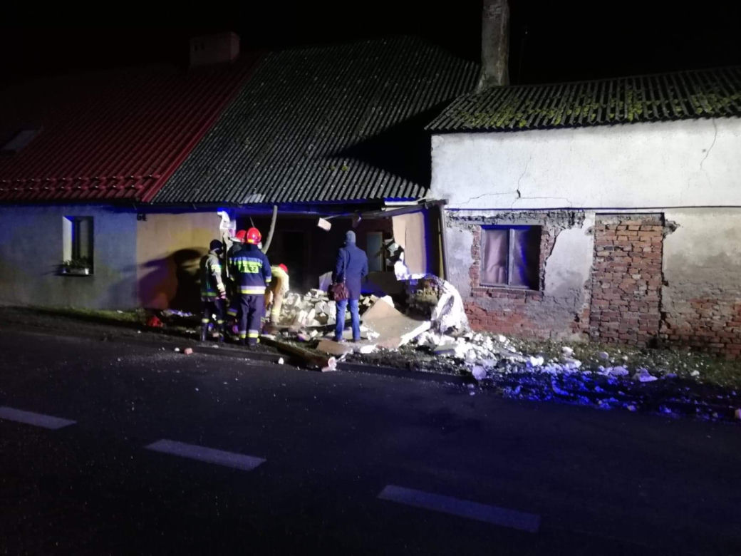 Lubno: Wypiła butelkę szampana, wsiadła w auto i ROZWALIŁA dom!