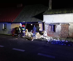 Lubno: Wypiła butelkę szampana, wsiadła w auto i ROZWALIŁA dom!