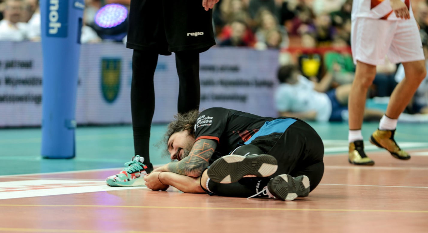 Legendarny Kosmiczny Mecz z Aniołami w Spodku: Gwiazdy zagrały dla Domu Aniołów Stróżów 