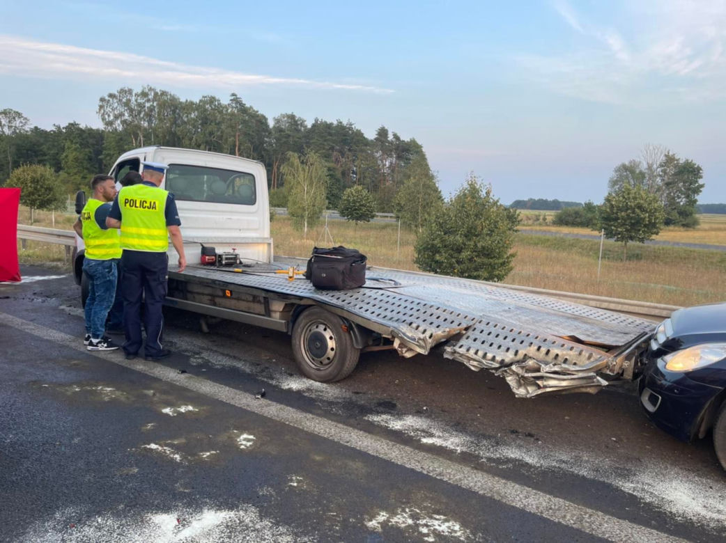 Uderzył w stojącego na drodze 27-latka! Tragedia na S5 koło Gniezna