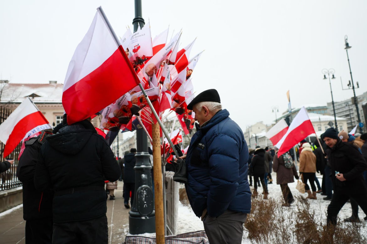 Tłumy rozpoczęły protest pod Sejmem! Uczestnicy solidarni z Mariuszem Kamińskim i Maciejem Wąsikiem