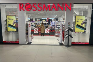 Nowe blind boxy w Rossmannie. Kultowa marka połączyła siły z M&M'sami