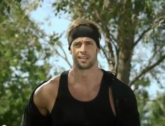 William LEVY, Maximiliano z TRIUMFU MIŁOŚCI, w reklamie sieci komórkowej