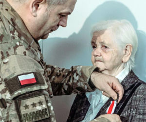 Podlaskie: Medal dla pani Danuty. Żołnierze zawsze mogli liczyć na jej dobre słowo i poczęstunek