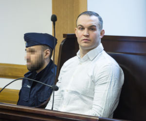 Co widać na nagraniu ataku nożem na Nowym Świecie? Sąd odtworzył szokujący materiał