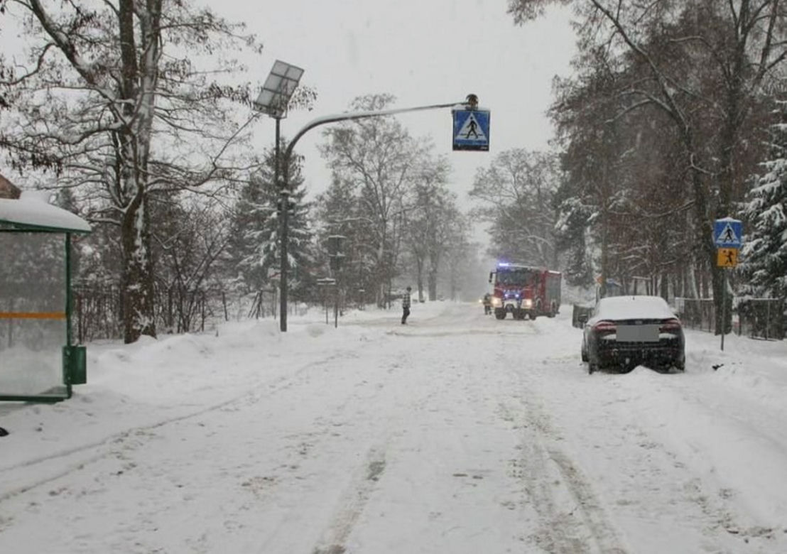 Koszmar w Żabiej Woli! 14-letnią Agatkę potrącił dostawczak. Chwilę po tym przejechał po niej ford 