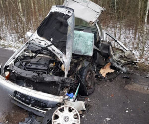 Narewka - Nowosady. Volkswagen zderzył się z autobusem