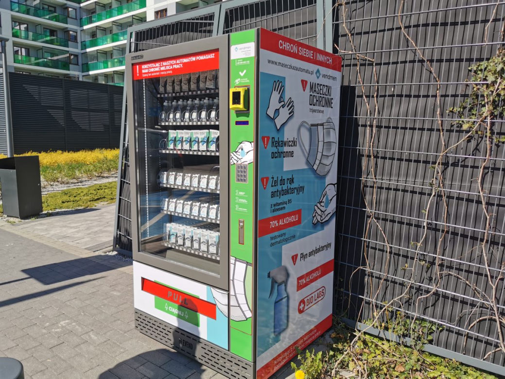 Automat z maseczkami i żelem antybakteryjnym w Warszawie