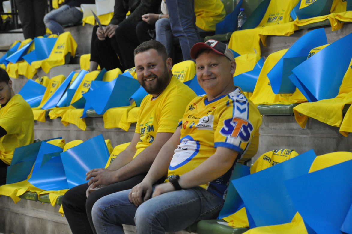 Barlinek Industria Kielce - Telekom Veszprem. Kibice zrobili "żółto-niebieski kocioł" w Hali Legionów