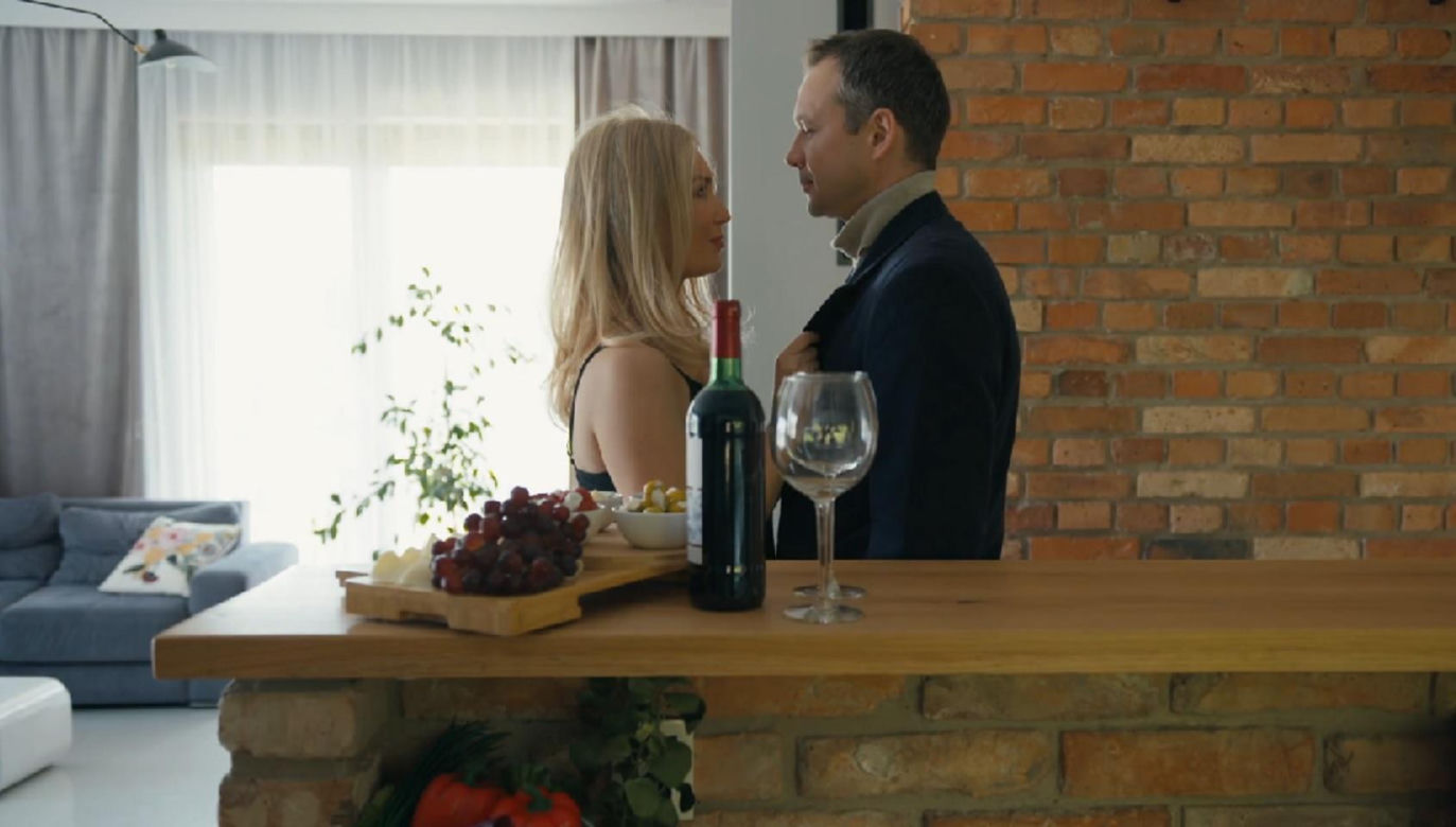 Barwy szczęścia, odcinek 3242. Karolina (Marta Dąbrowska), Bruno (Lesław Żurek)