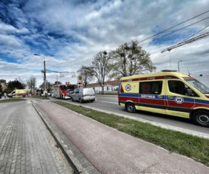 Trolejbus pełen przedszkolaków zderzył się z BMW. Chwile grozy na ulicach Gdyni