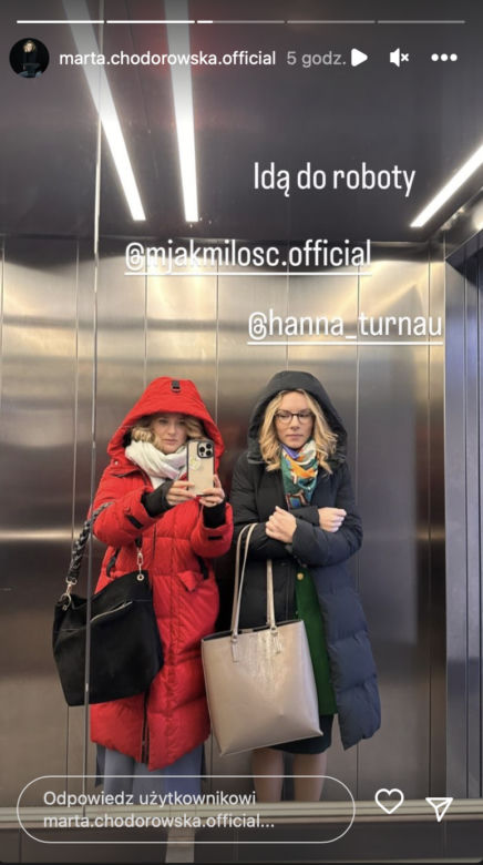 M jak miłość. Marta Chodorowska (Julia), Hanna Turnau (Sylwia) na planie