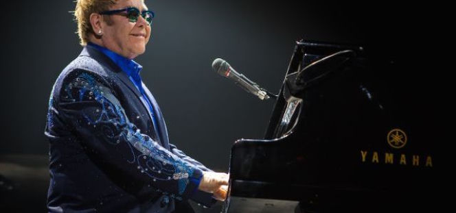 Elton John - nowe teledyski, 70. urodziny i koncert w Polsce 